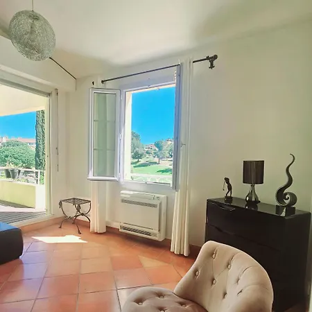 Dans Cadre D'exception - Golf, Piscine Et Tennis Prive * سا سيرْ سور مير
